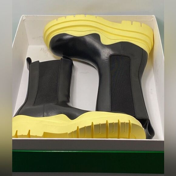 Bottega Veneta Contrast-Sole Leather Tire Chelsea Boots size 38 - Picture 9 of 11